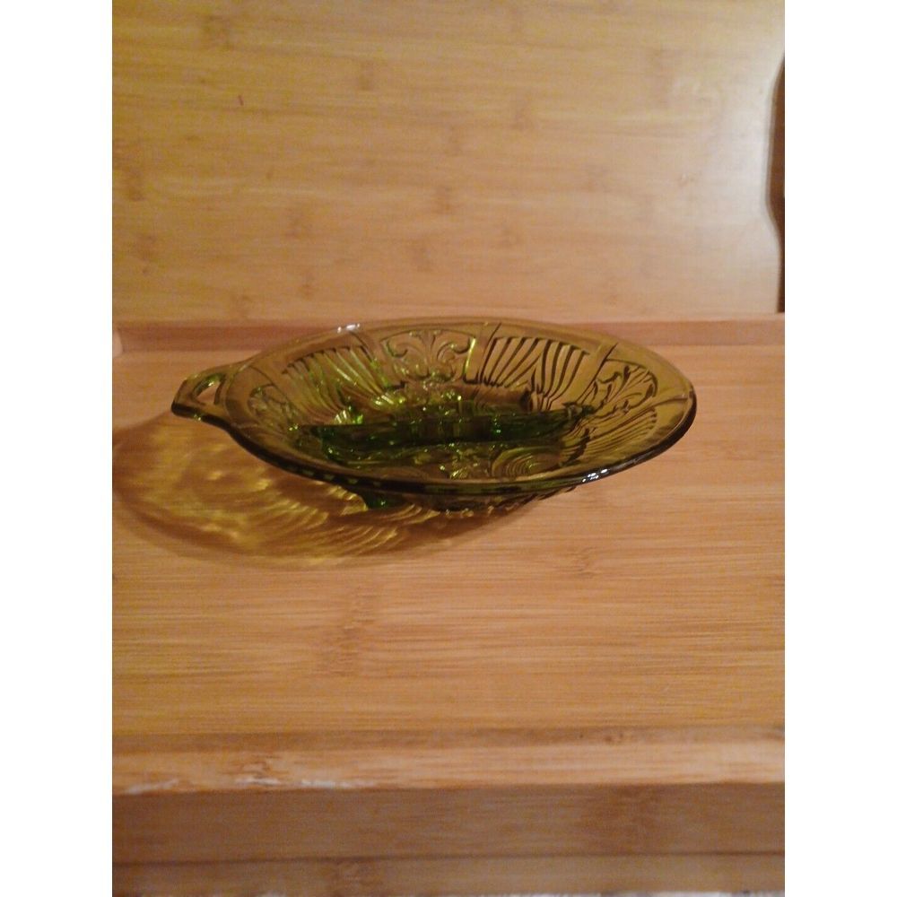 Green Glass Vintage Divided Relish Tray‎ Round Bowl One Handle Pressed Glass - Picture 4 of 5